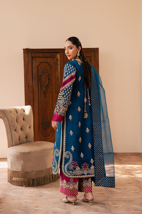 Emaan Adeel I Suave Luxury Formals I AVOIR