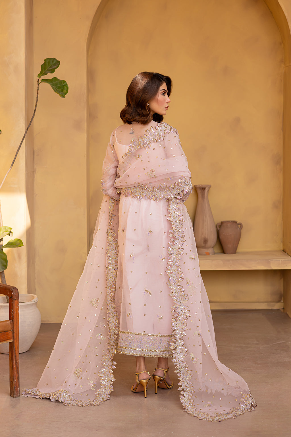 Emaan Adeel I Regalia Luxury Formals I VELOURA
