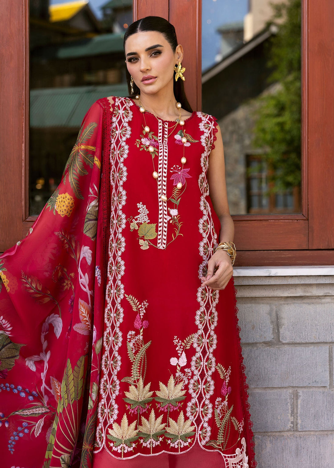Saira Shakira | Bloom Lawn 25 | SAUVAGE 6-A