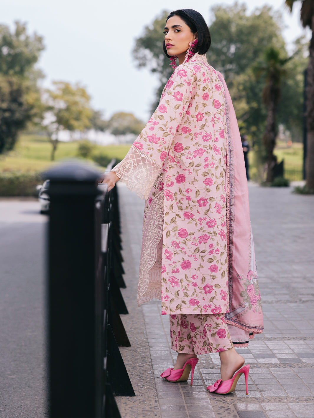 Mahnur | Broadway Luxury Lawn 25 | Lotus