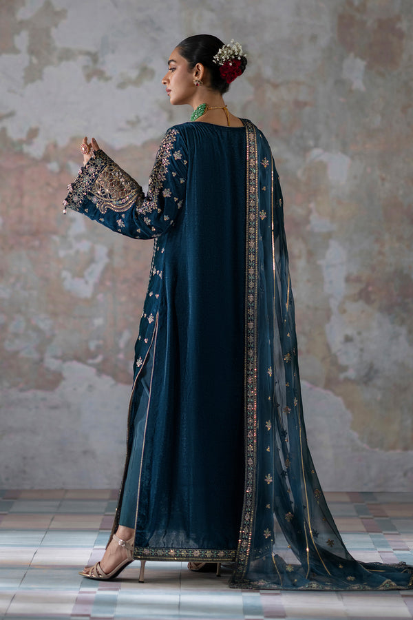 Emaan Adeel | Saanjh Velvet Collection 24 | Meher