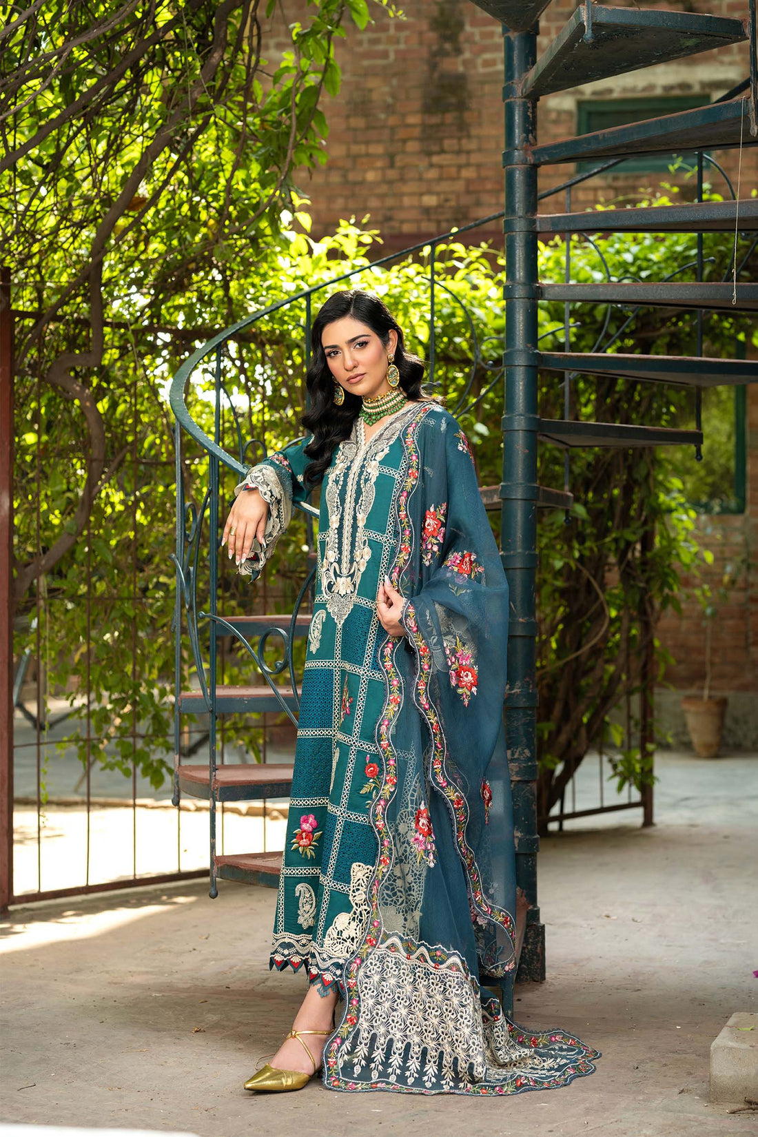 Maryam Hussain | Luxury Lawn 25 | Neelum