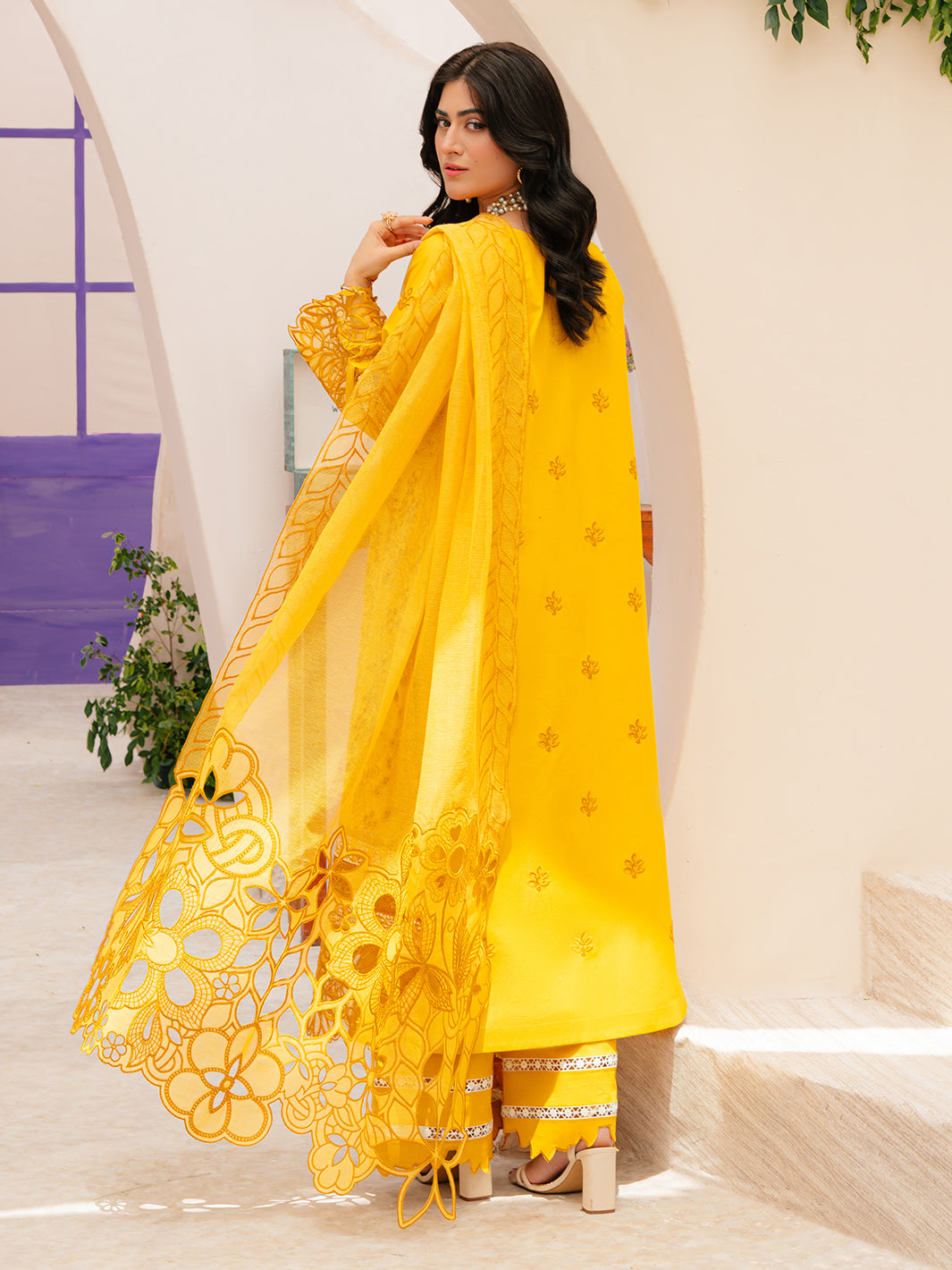 Mahnur | Allenura Luxury Lawn 24 | MERIDIAN