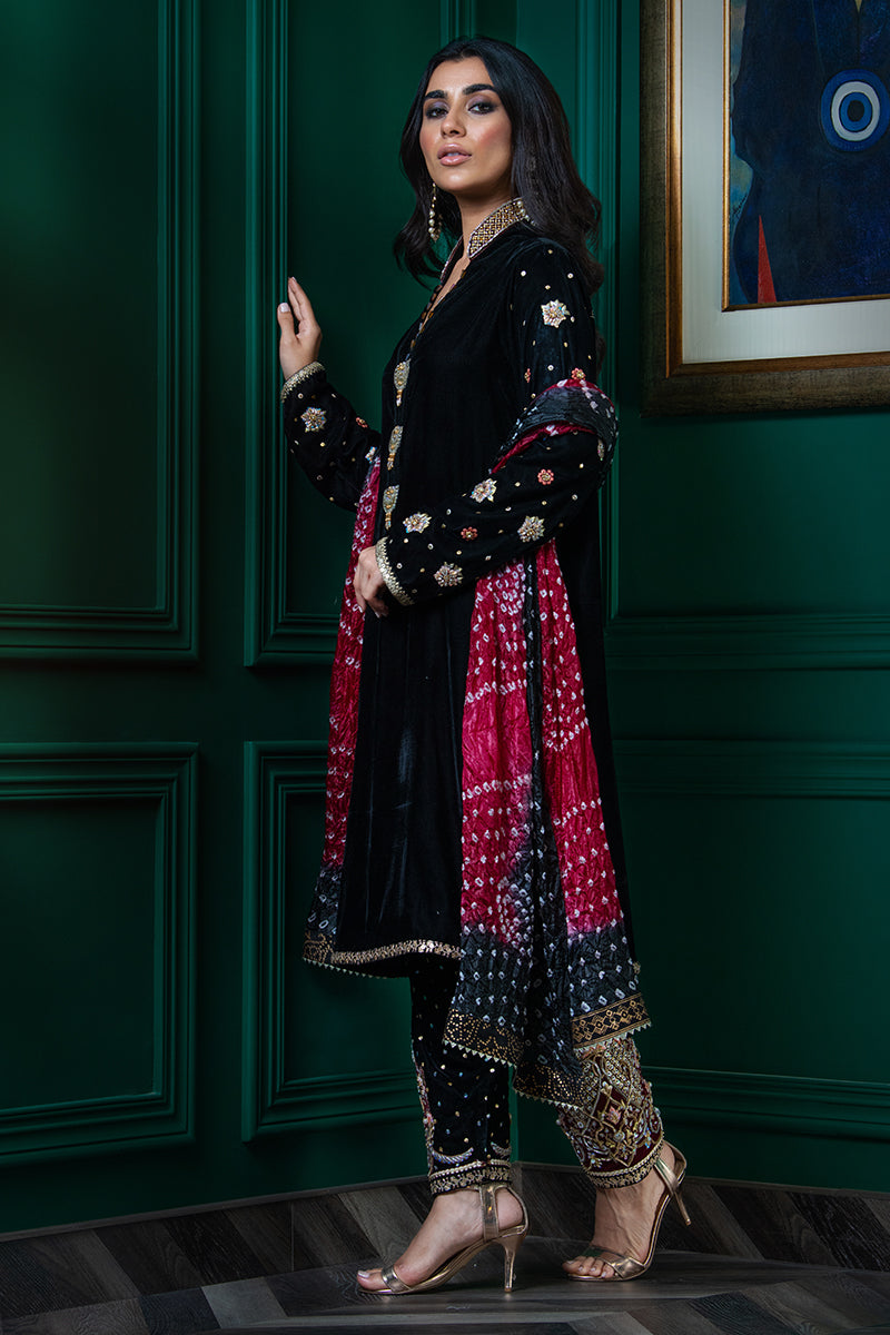 Wardha Saleem | Velvets Winter Fall 24 | Parvaz